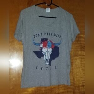 Women's Short-Sleeve Gray Fitted Graphic Shirt "Don't Mess with Texas" Small